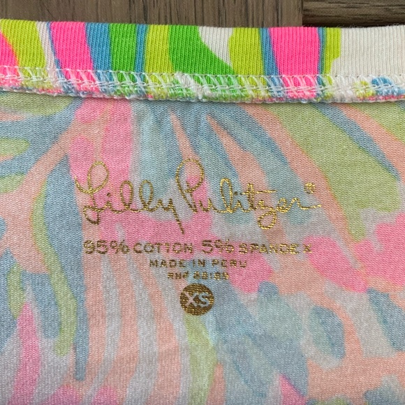 Lilly Pulitzer V Neck Shirt Size XSmall - Picture 3 of 3